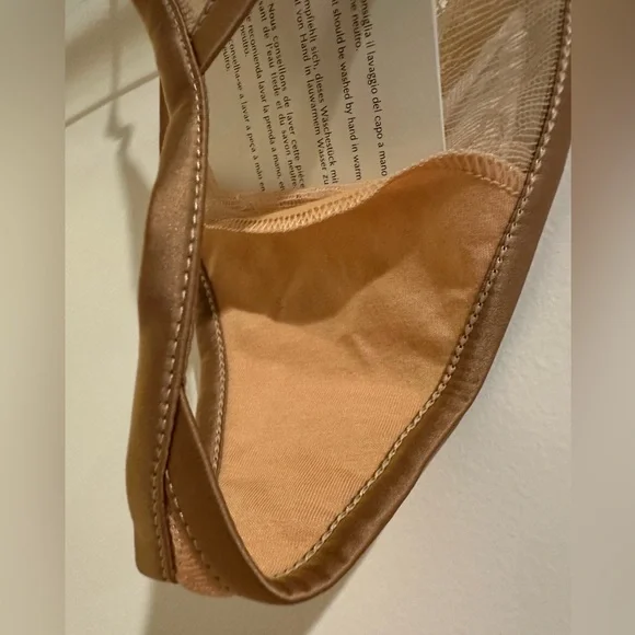 La Perla Glamour NWT Thong Underwear with bow lace detail - Picture 3 of 7